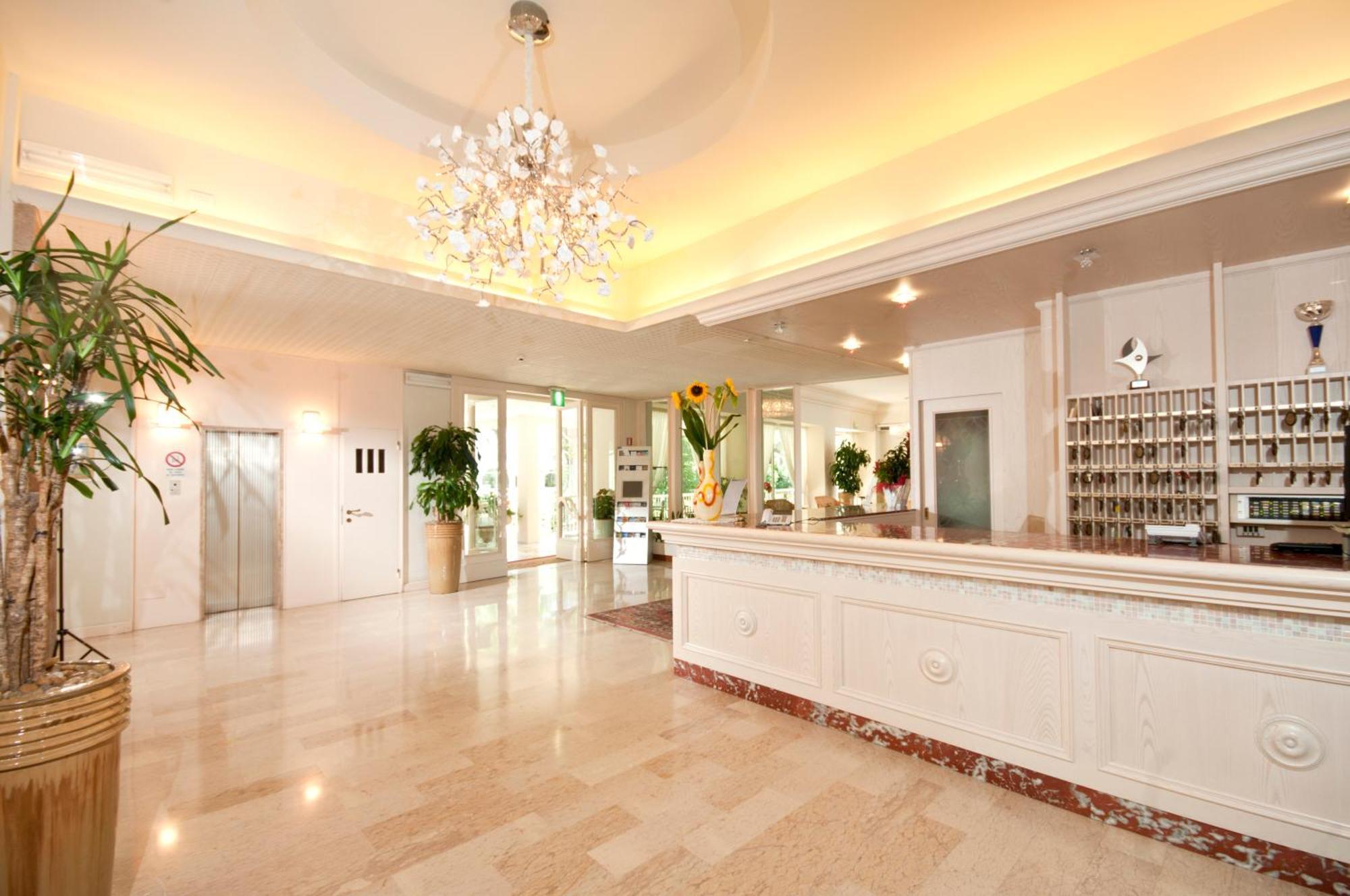 Hotel Doge Milano Marittima Exterior photo