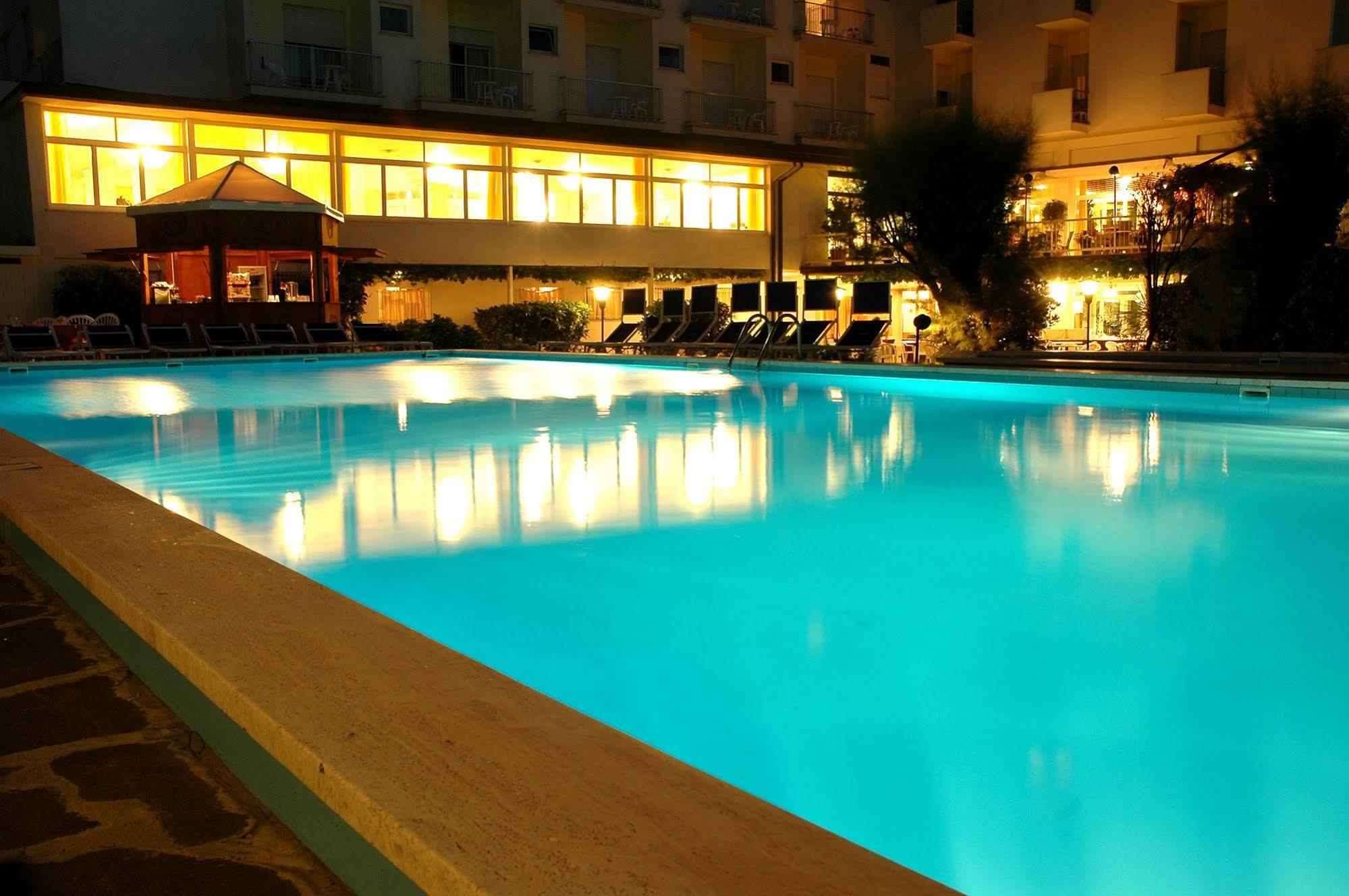 Hotel Doge Milano Marittima Exterior photo